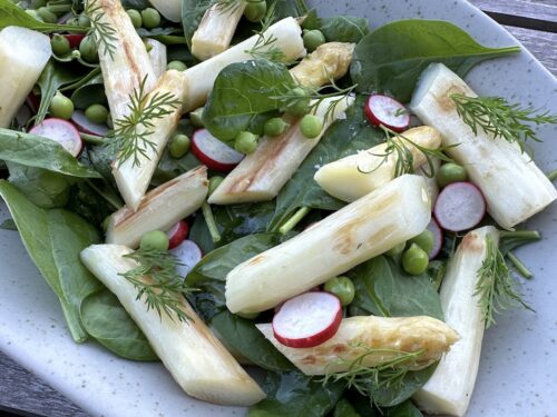 Salat med hvide asparges