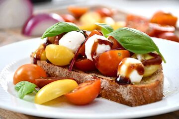 italiensk bruschetta med tomat