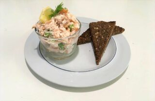 Lakserilette med rugbrød