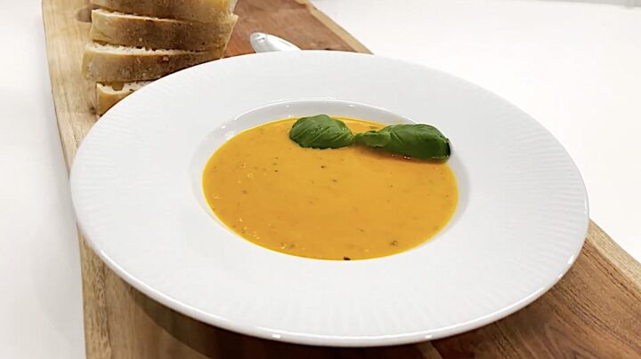 tomatsuppe serveringsforslag