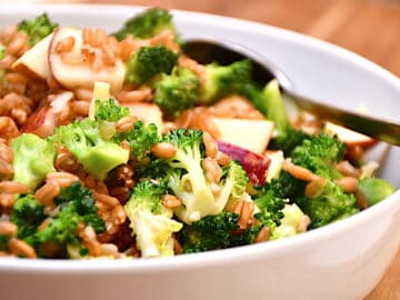 perlespeltsalat med broccoli og æble