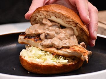 kyllingeburger med champignon a la creme
