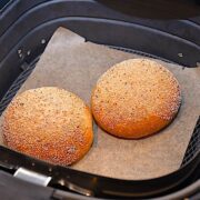 varme frosne rundstykker i airfryer