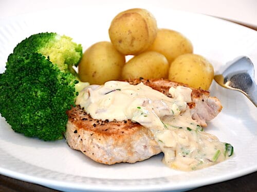 sennepskoteletter med kartofler og broccoli