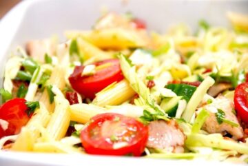 kyllingesalat med spidskål og pasta