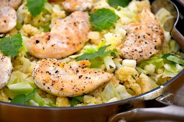 lun couscous salat med kylling og spidskål