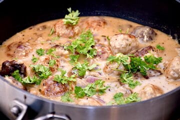 Kødboller i svampesauce