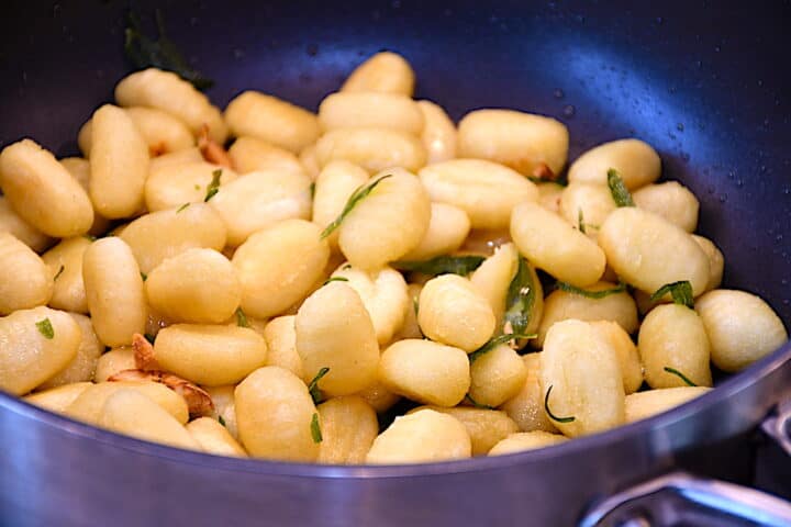 stegte gnocchi med hvidløg og rosmarin