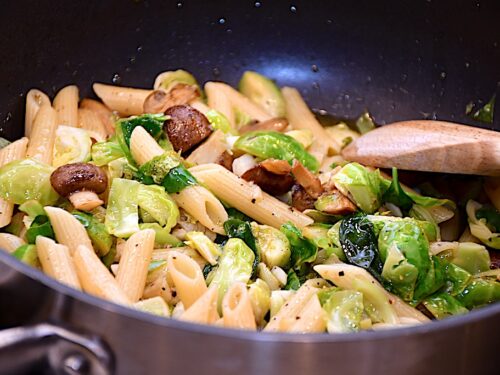 billede med pasta med rosenkål