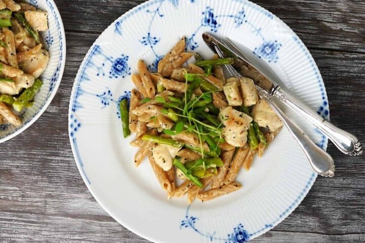billede med pasta i parmesansovs