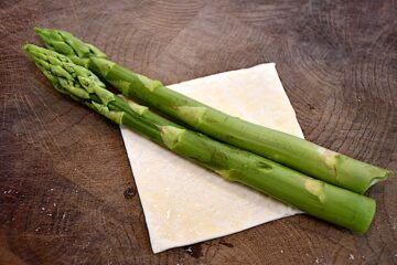 butterdejspakker med asparges