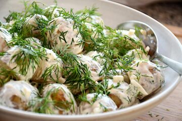 Billede af kartofler med dillercreme dildcreme.