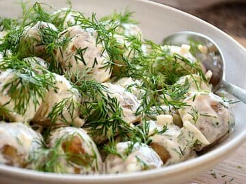 Billede af kartofler med dillercreme dildcreme.