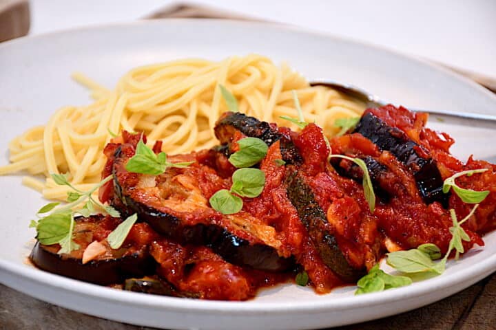 Billede med auberginefad.