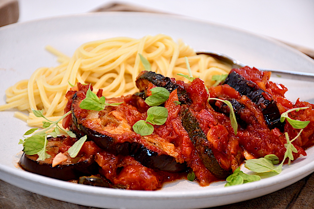 Billede med auberginefad.