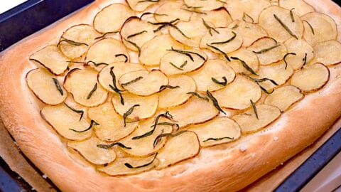 Billede af kartoffelpizza hvid pizza.