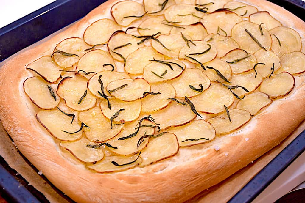 Billede af kartoffelpizza hvid pizza.