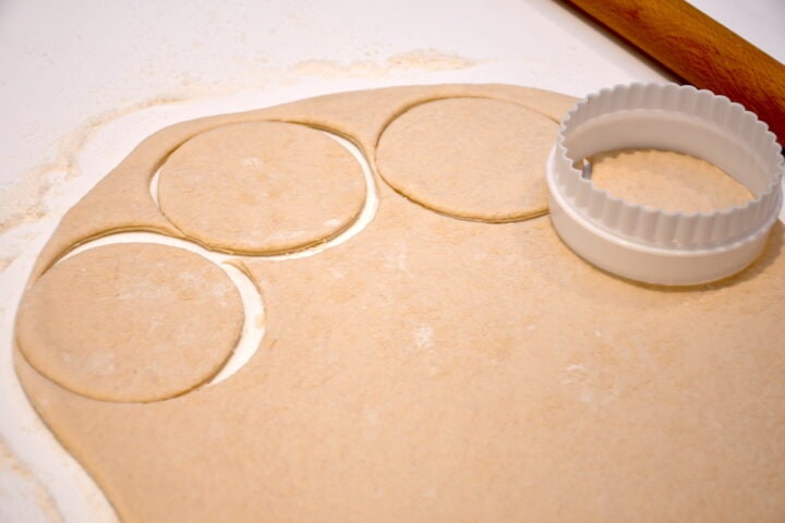 Bao dejen stikkes ud i cirkler på 10 centimeter