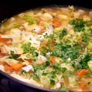 Billede af kålsuppe med kylling.