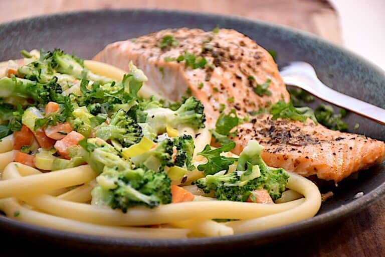 Billede af laks med broccoli.