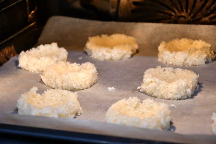 Kokosreder på vej i ovnen