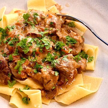 Billede af ragu med nakkefilet og pappardelle.