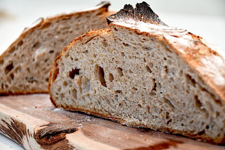 Billede af surdejsbrød.