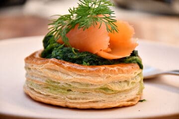 Billede af vol-au-vent med spinat og røget laks.