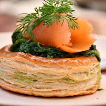 Billede af vol-au-vent med spinat og røget laks.