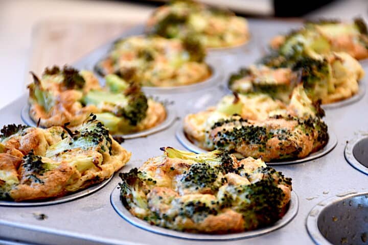 Billede af broccolimuffins.