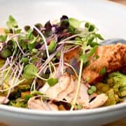 Billede med laks med karamelliseret kål.