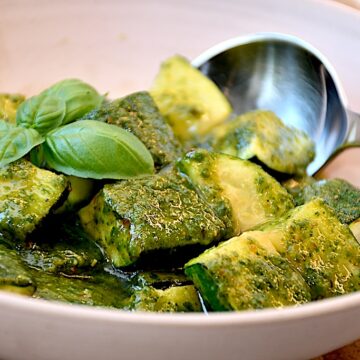 Billede af stegt squash med pesto.