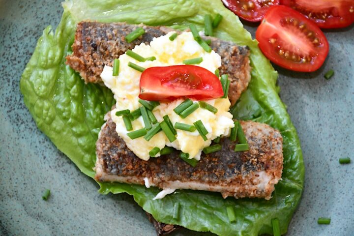 Smørrebrød med stegt ål oppefra