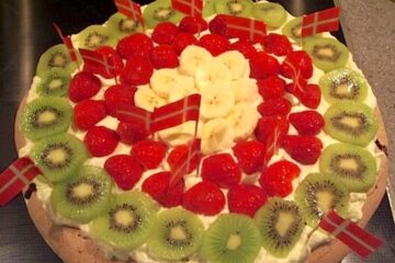 Billede af chokoladepavlova med banan og passionsfrugt.